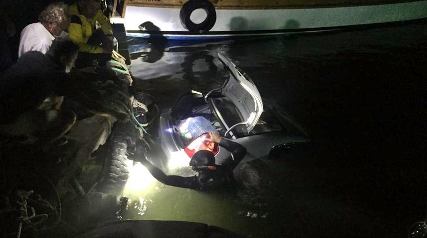 İzmir'de otomobilini denize süren kişinin cansız bedenine ulaşıldı