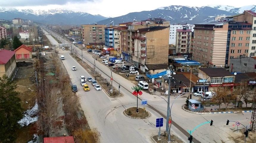 Yüksekova’nın bu caddelerinde sigara içmek maksadıyla maske indirmek artık yasak