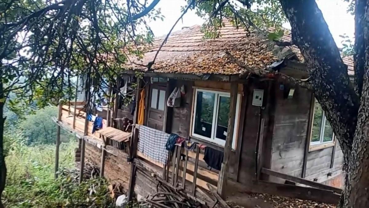 Ahşap evde yaşam m&uuml;cadelesi veren babanın yardım &ccedil;ağrısı
