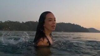 Azra Akın'dan 'Sondaki bakışa dikkat' paylaşımı