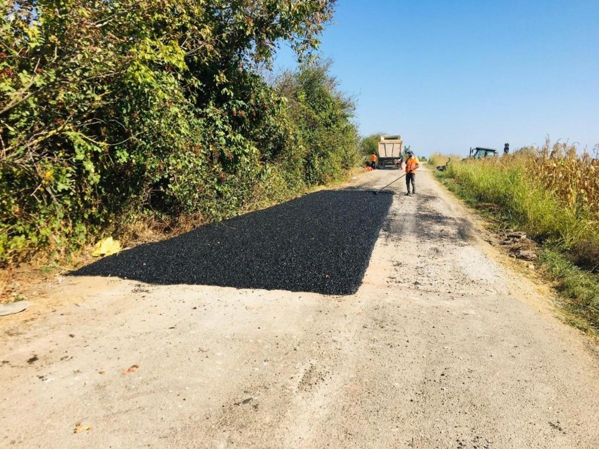 İzmit Yenice Mahallesi&rsquo;nin yolu bakımdan ge&ccedil;ti
