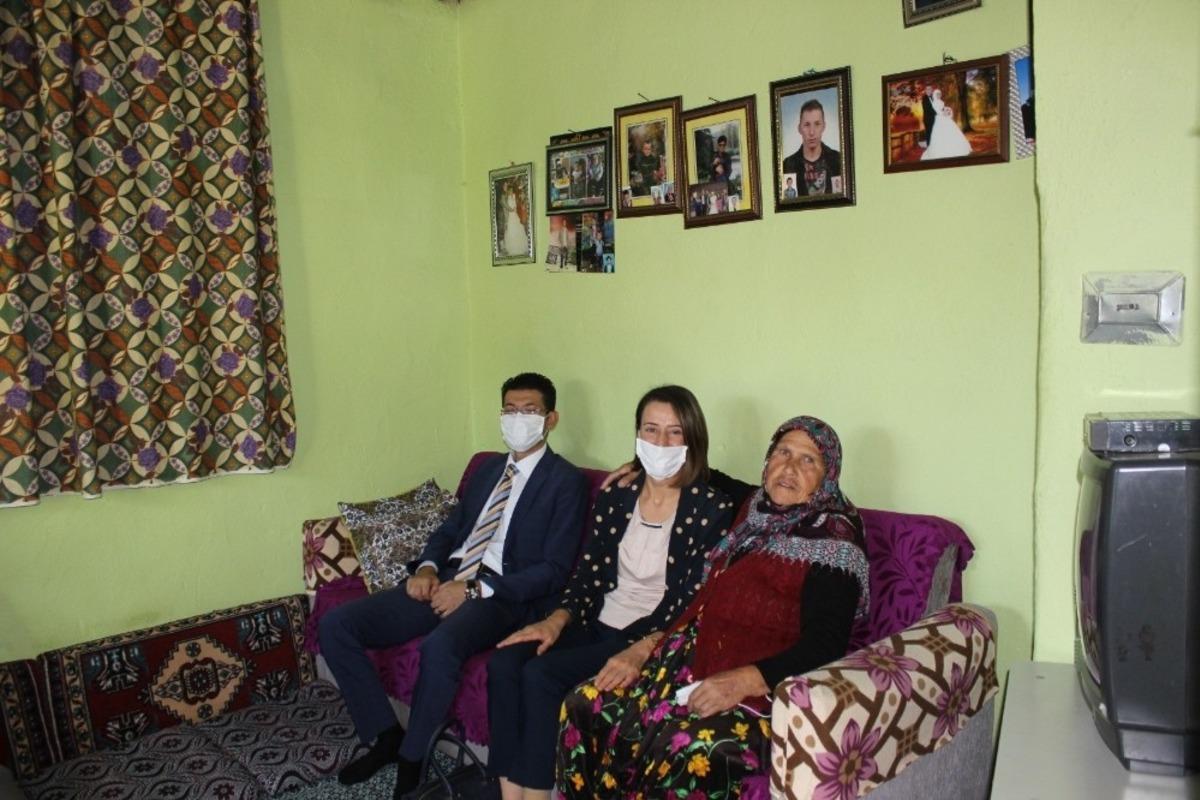 Kaymakam Ka&ccedil;maz&rsquo;dan şehit ailelerine ziyaret