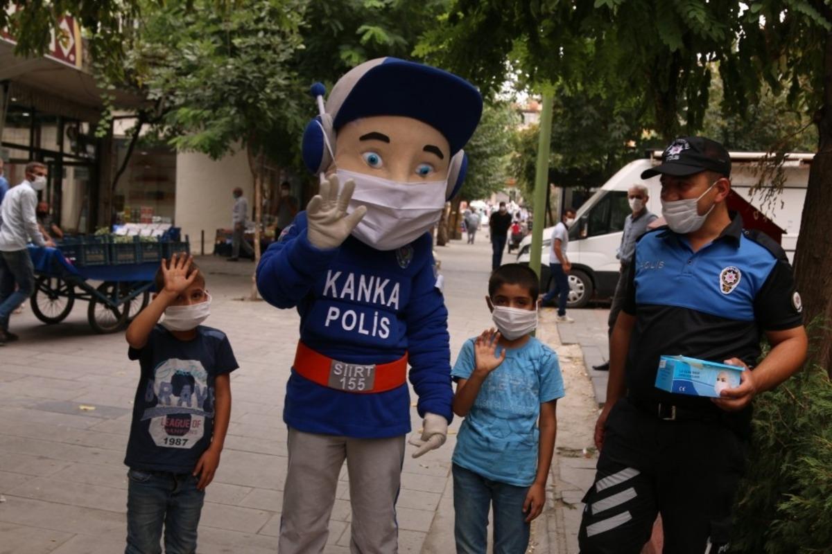 Siirt polisinden &rsquo;Maskotlu&rsquo; korona vir&uuml;s uyarısı