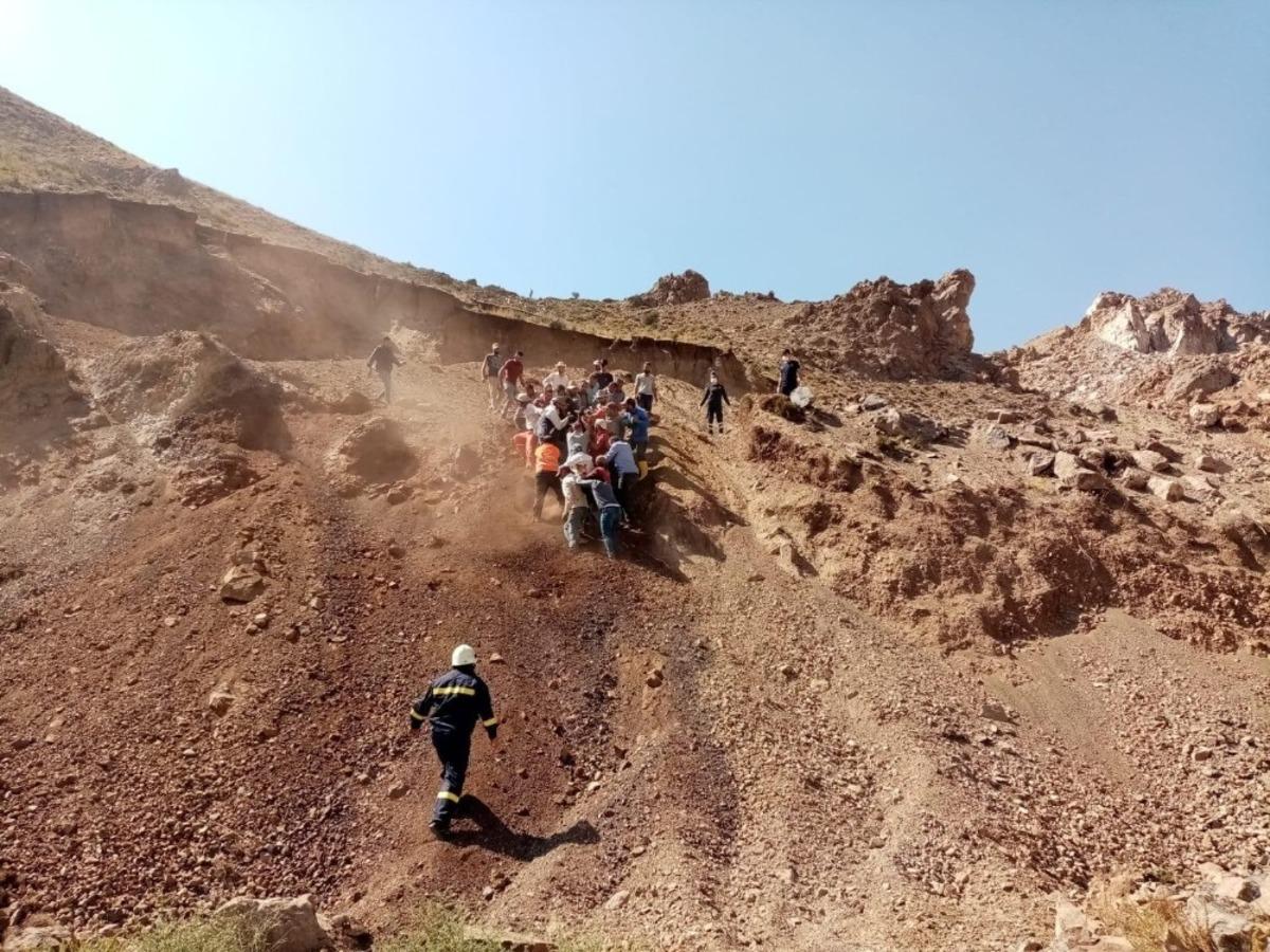 Başkale&rsquo;de g&ouml;&ccedil;&uuml;k altına kalan iş&ccedil;i kurtarıldı
