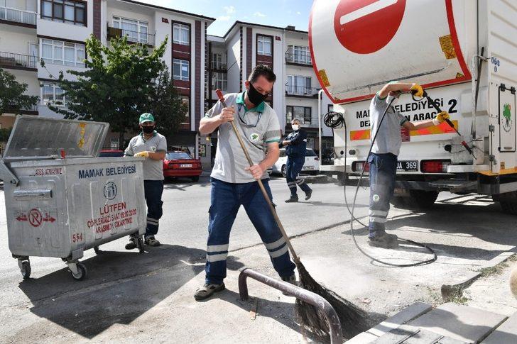 Mamak Belediyesi çöp konteynerlerini dezenfekte ediyor G3