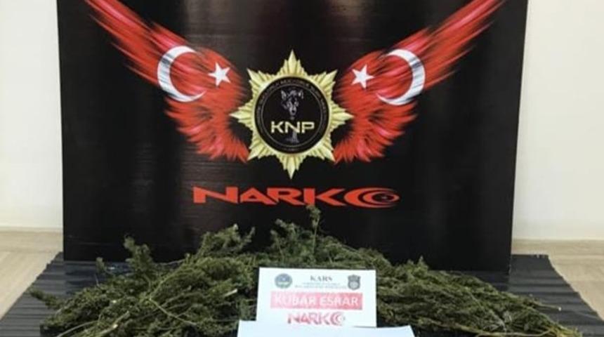 Kars&rsquo;ta kubar esrar ele ge&ccedil;irildi