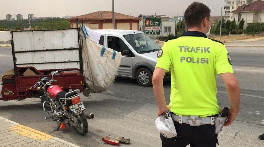 Otomobil kaza sonrası kaçtı