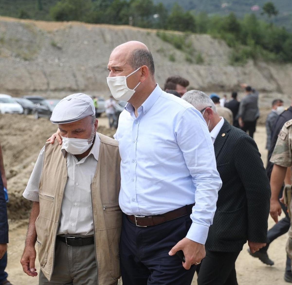 İ&ccedil;işleri Bakanı Soylu, Giresun'da selde kaybolanların arandığı b&ouml;lgelerde incelemelerde bulundu