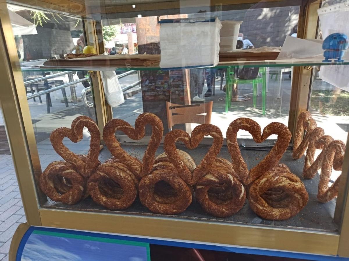 Eskişehir&rsquo;de kalp şeklinde simit