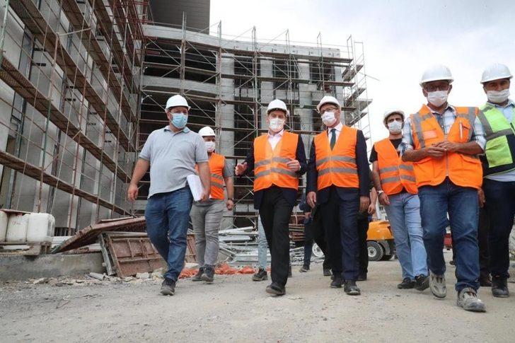 Bakan Kasapoğlu ve Başkan Arısoy buz pistinde incelemelerde bulundu G3