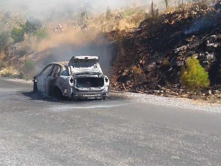 Otomobilde çıkan yangın makilik alana sıçradı G3