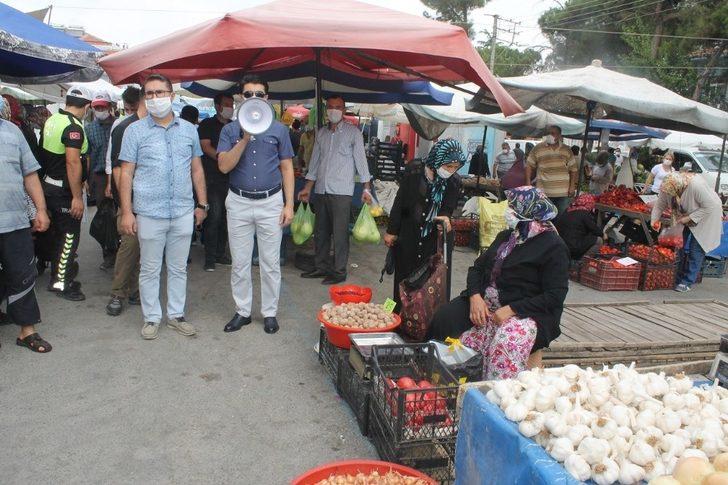 Kaymakam Pazar yerinde megafonla halkı korona virüse karşı uyardı G2
