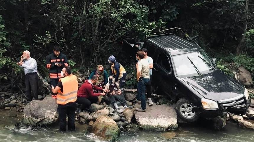Trabzon'da feci kaza! Dereye düşmekten son anda kurtuldu