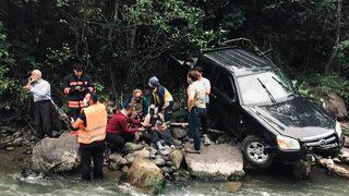 Trabzon'da feci kaza! Dereye düşmekten son anda kurtuldu
