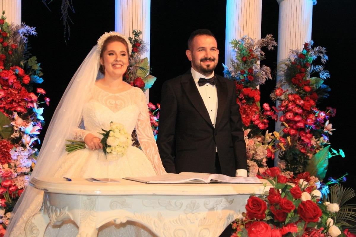 &Ouml;lmez ve Moral ailelerinin mutlu g&uuml;n&uuml;