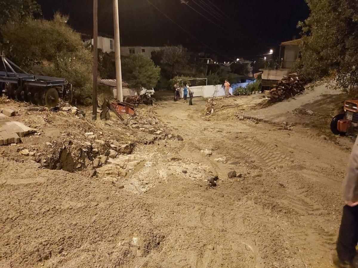 Buharkent&rsquo;te sağanak yağış etkili oldu