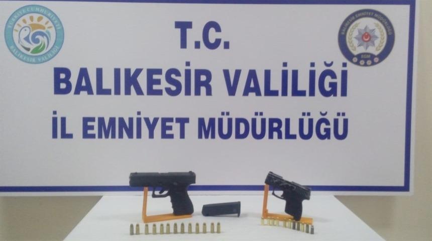 Balıkesir&rsquo;de adam &ouml;ld&uuml;rme su&ccedil;undan aranan 2 kişi yakalandı