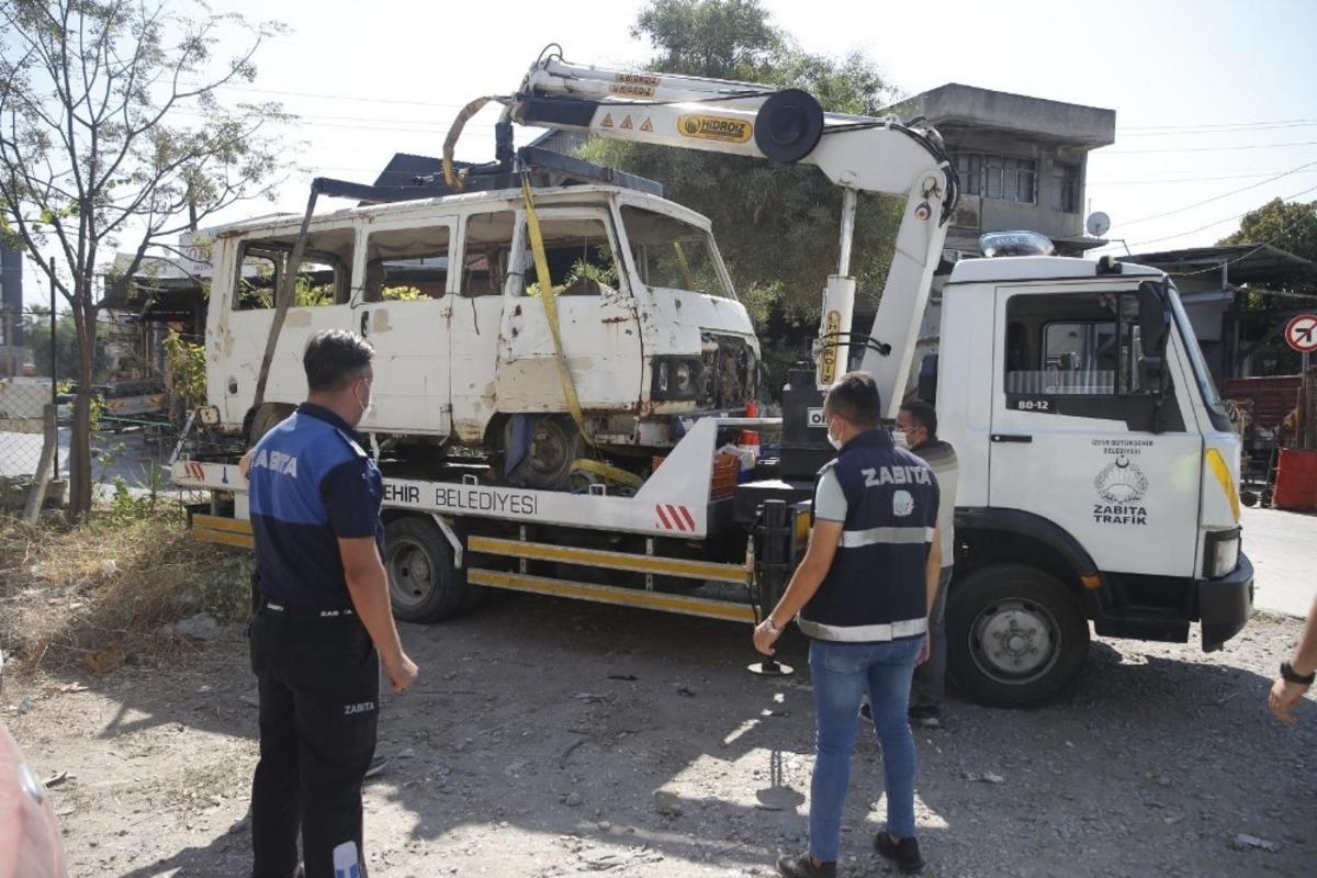 Konak&rsquo;ta hurda ara&ccedil; operasyonu