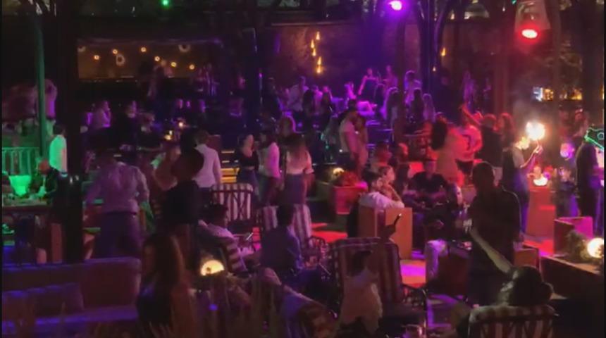 Bebek'te eğlence mekanında sosyal mesafe kuralları hi&ccedil;e sayıldı