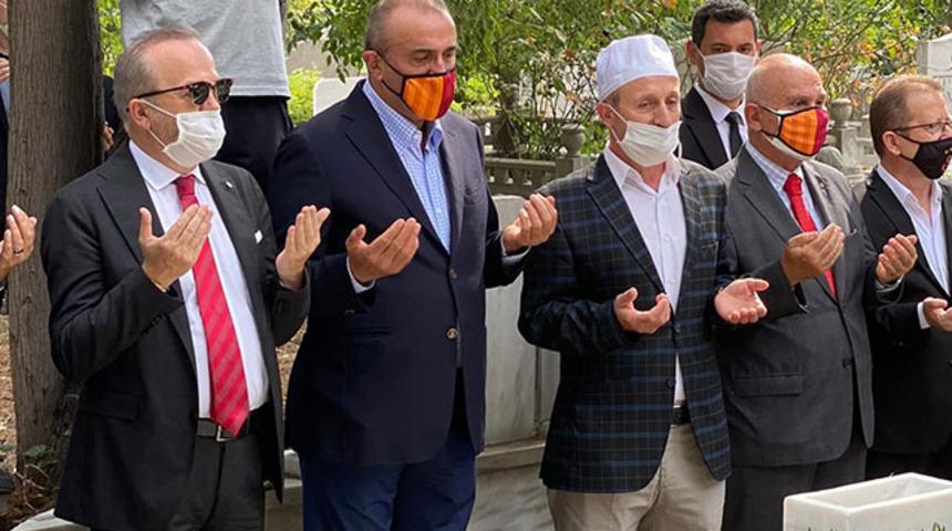 Metin Oktay kabri başında anıldı