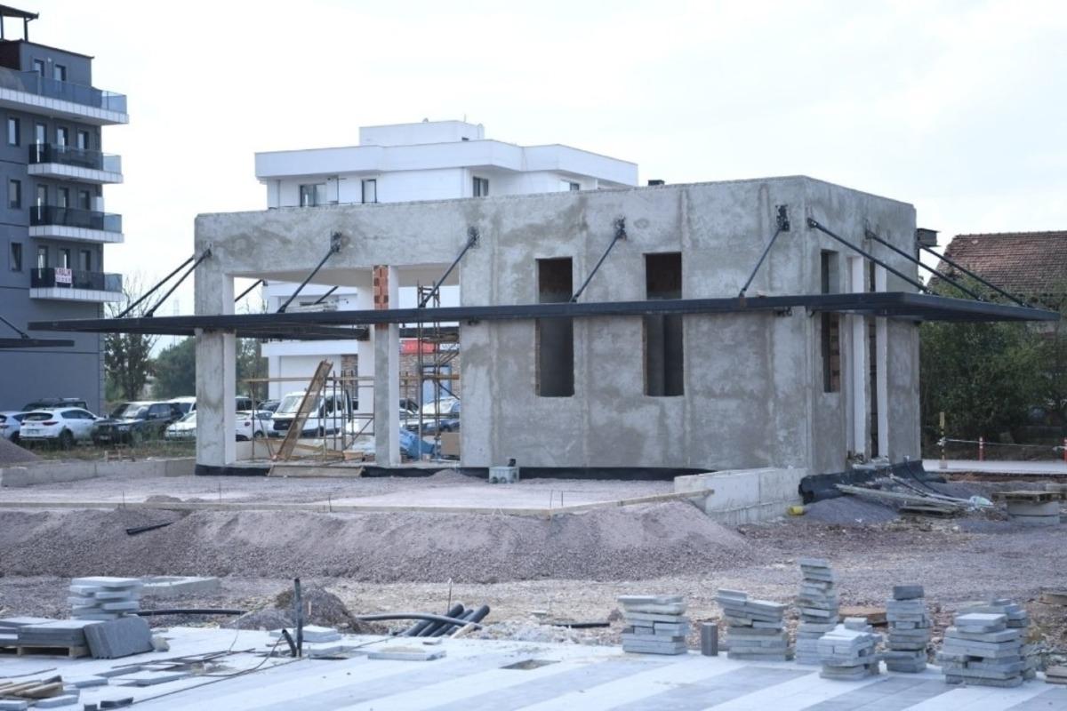 Kocaman  yeni kent meydanında incelemelerde bulundu