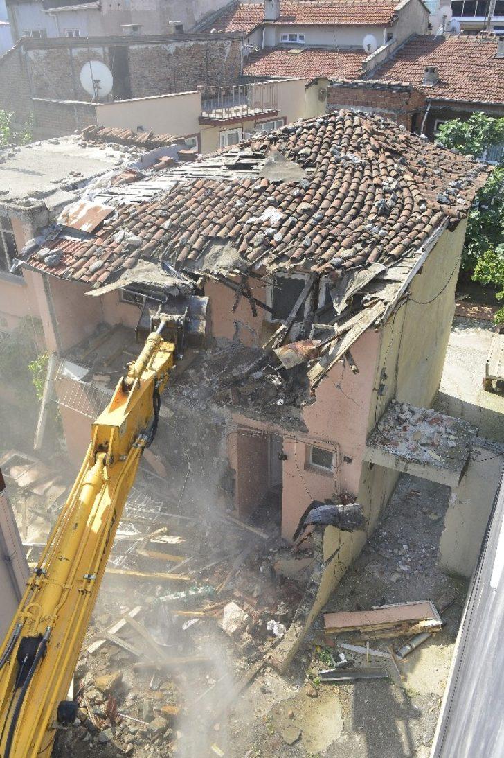 Güvenlik riski taşıyan metruk yapılar yıkılıyor G5