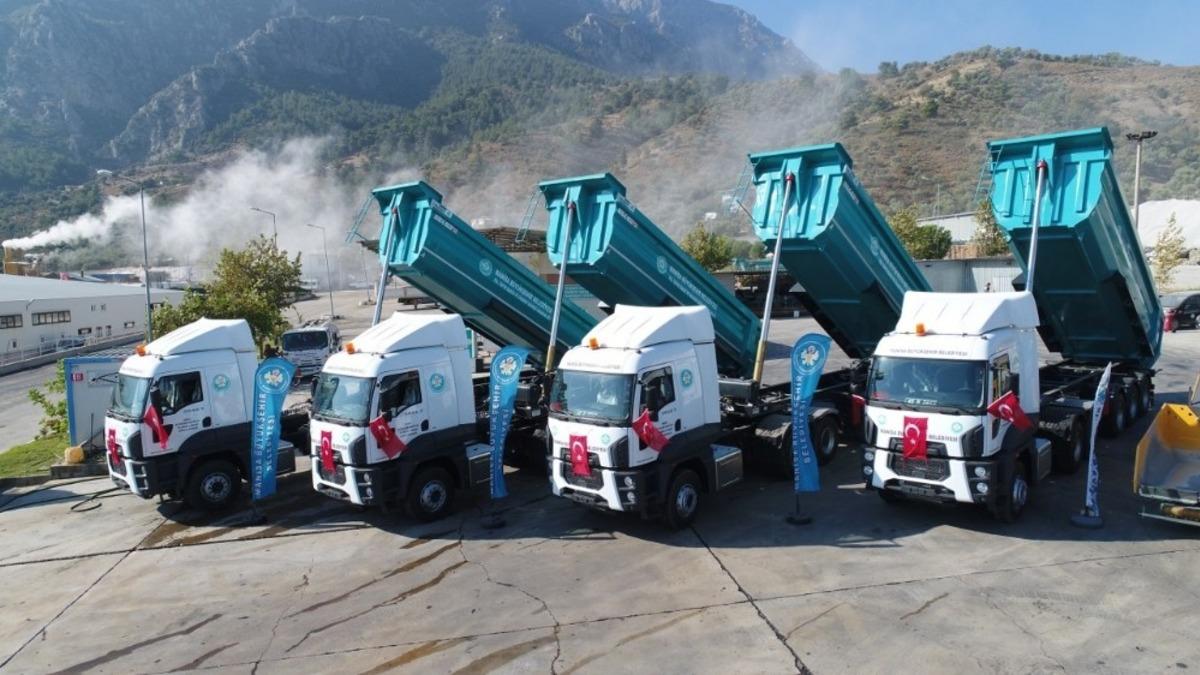 Manisa B&uuml;y&uuml;kşehir Belediyesinin yol filosu g&uuml;&ccedil;lendirildi