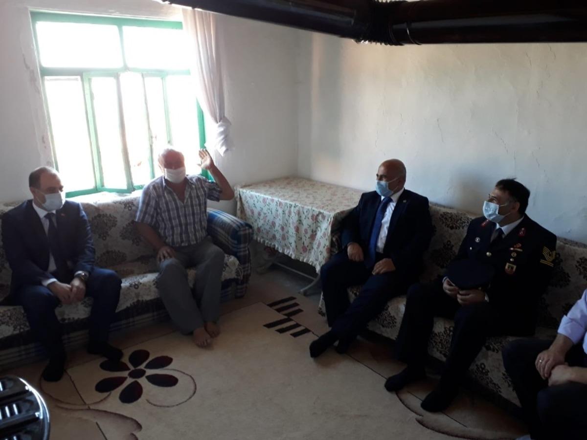 Kaymakam ve başkandan şehit ailelerine ziyaret