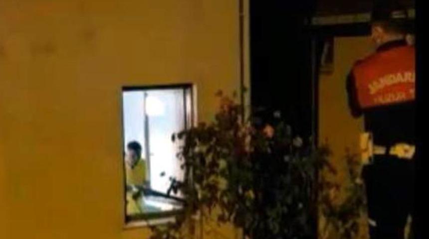 Kapı eşiğinde kadını av t&uuml;feğiyle &ouml;ld&uuml;rd&uuml;, 'Hırsız sandım' dedi