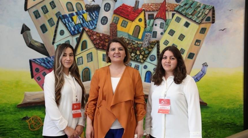 İzmit Belediyesi K&uuml;t&uuml;phanesi uzman personelleriyle hizmet veriyor