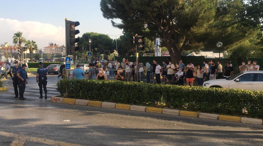 Aydın'da koronavir&uuml;s unutuldu! Ekiplerin m&uuml;dahalesini film izler gibi izlediler