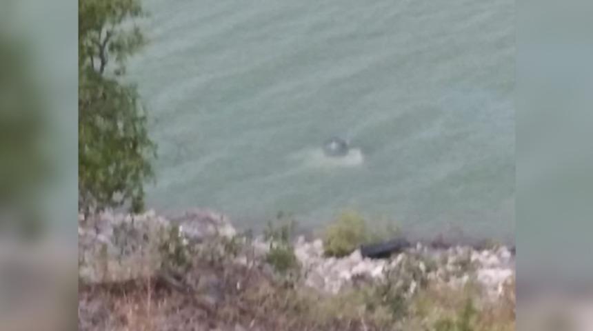 Tokat'ta baraj gölüne devrilen hafif ticari araçtaki 4 kişi yaralandı