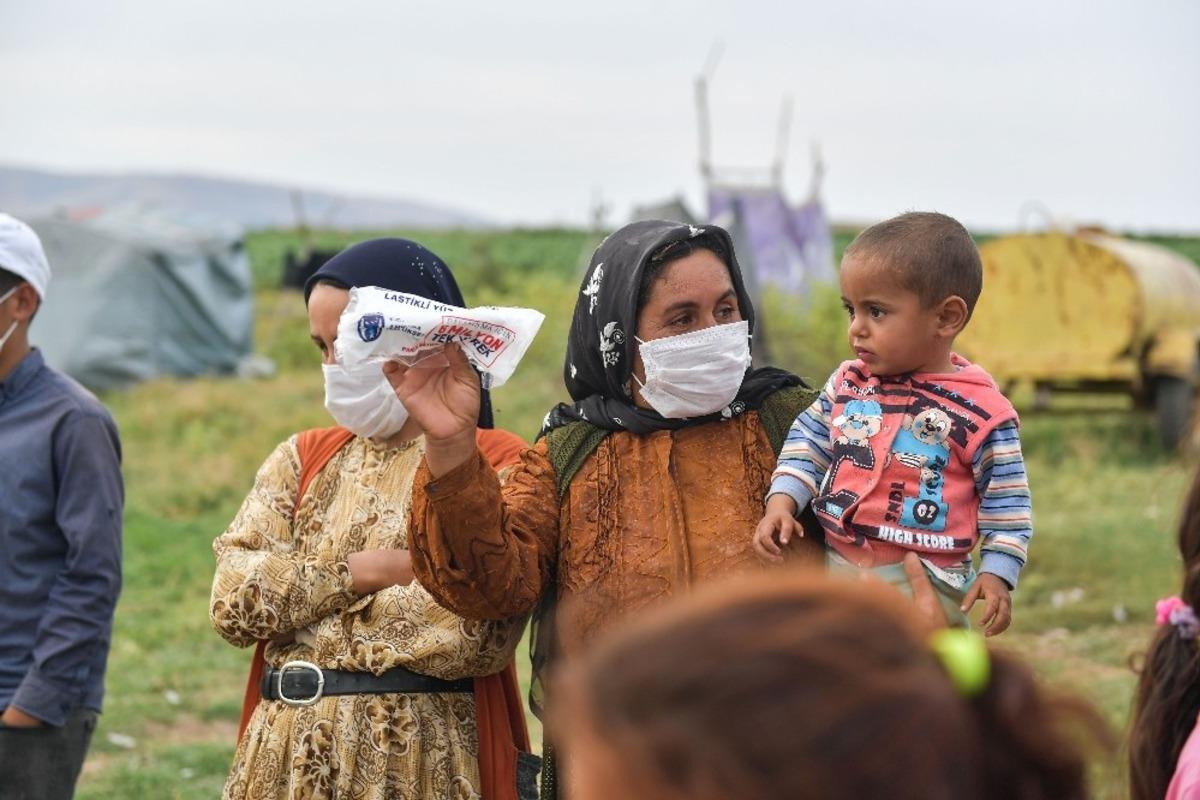B&uuml;y&uuml;kşehir mevsimlik iş&ccedil;ilere hijyen paketi dağıtmaya devam ediyor