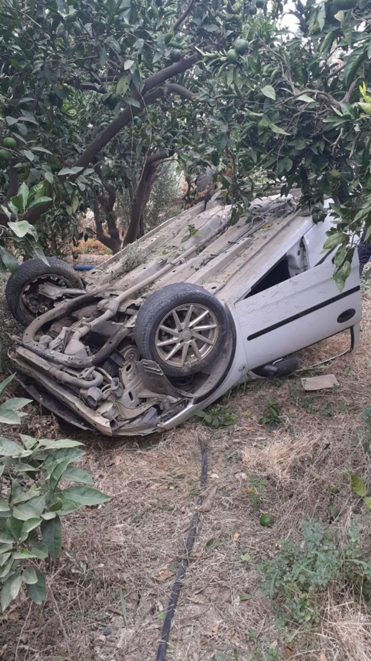 Otomobil bah&ccedil;eye u&ccedil;tu, s&uuml;r&uuml;c&uuml; hafif yaralı kurtuldu