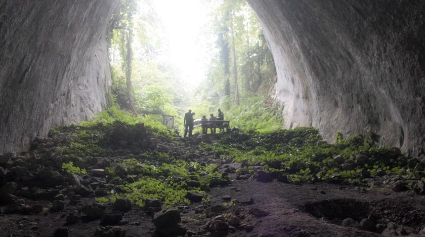 D&uuml;nya&rsquo;nın en derin 4&rsquo;&uuml;nc&uuml; mağarasında bulundu! 400 metre aşağıda...