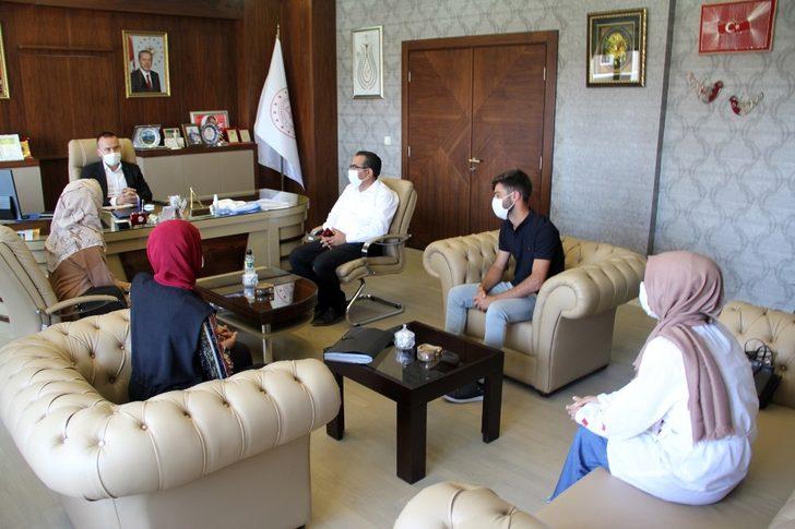 YKS sınavında başarılı olan öğrencilerden Milli Eğitim Müdürü Tekin’e ziyaret G3