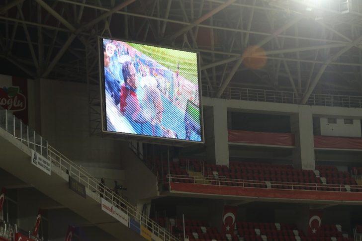 Antalyaspor, galibiyeti Başkan Böçek ve Taşgın’a armağan etti G2