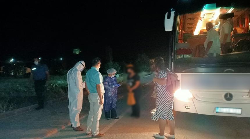 Koronavirüs testi pozitif çıkan kadın, yolcu otobüsünde yakalandı