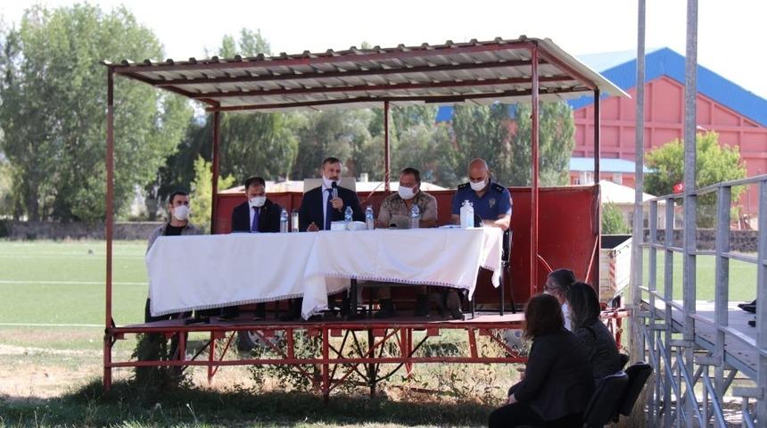 Pasinler&rsquo;de muhtarlar toplantısı yapıldı