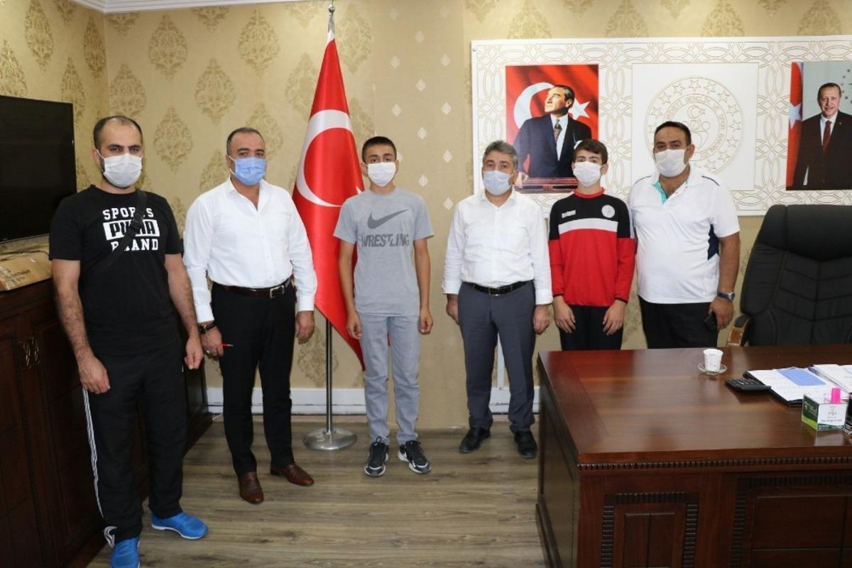 Ağrılı g&uuml;reş&ccedil;i milli takıma se&ccedil;ildi