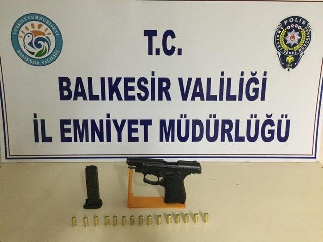 Balıkesir polis 21 aranan şahıs ve 5 silah ele geçirdi