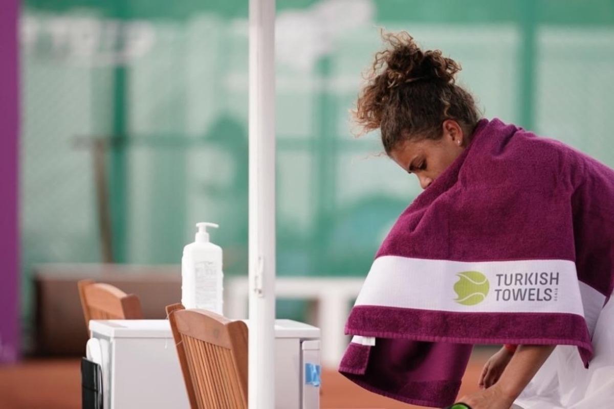 Denizli&rsquo;nin T&uuml;rk havlusu &uuml;nl&uuml; tenis&ccedil;ilerin omuzlarında yer aldı