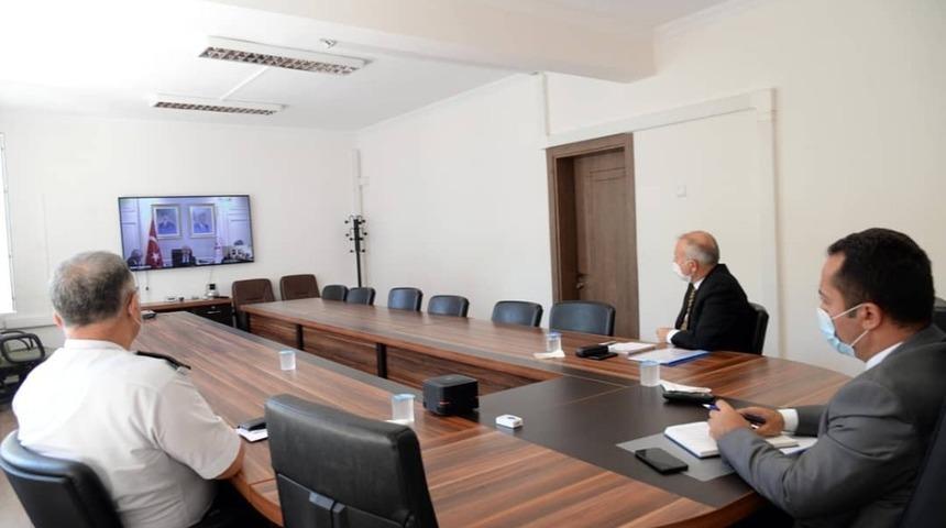Vali Şent&uuml;rk, Bakan Soylu&rsquo;yla video konferans yoluyla g&ouml;r&uuml;şt&uuml;