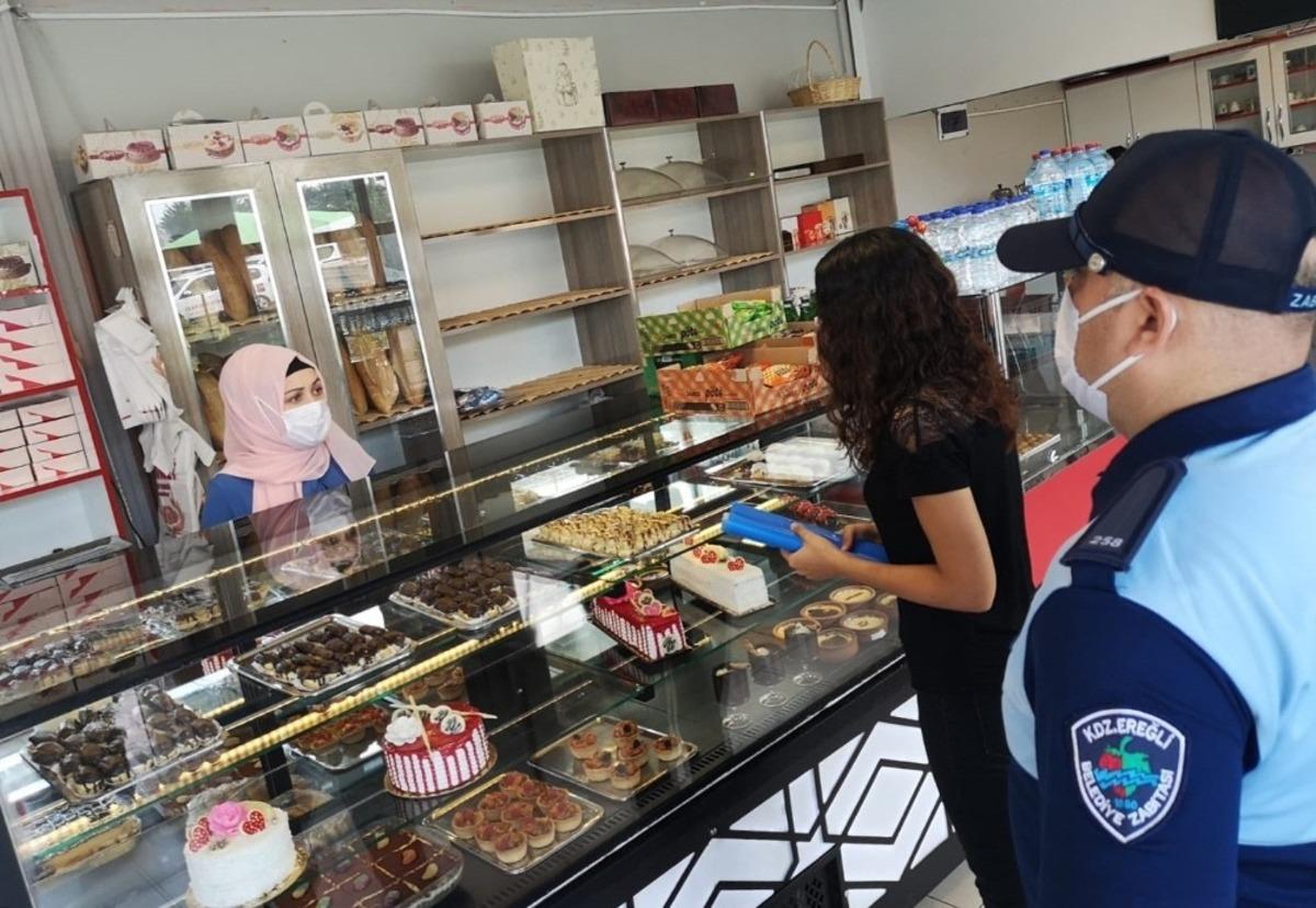 Zabıta pazaryerinde Korona vir&uuml;s denetimi yaptı