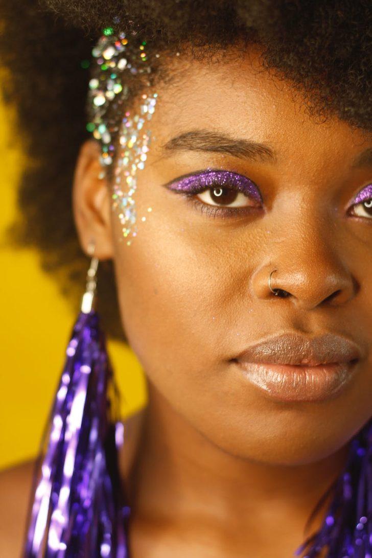 Glitter makyajın inceliklerini anlattı! Herkes yanlış uyguluyor...