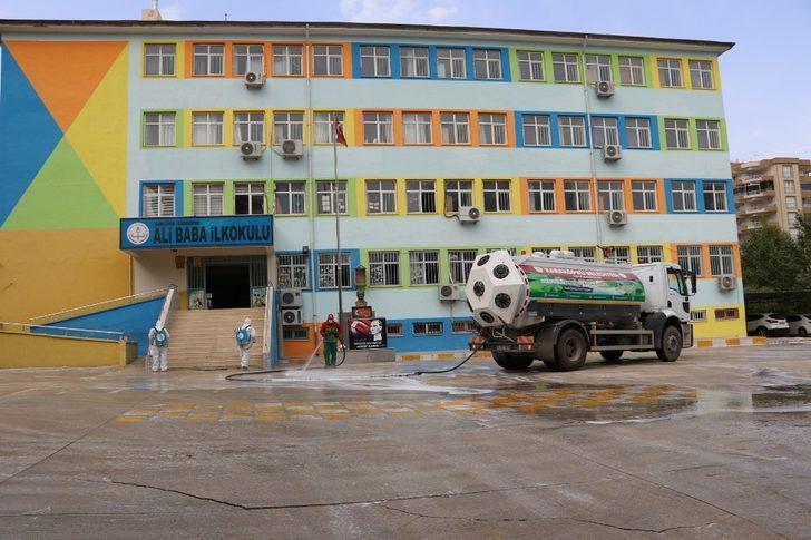 Şanlıurfa’da okullar dezenfekte ediliyor G4