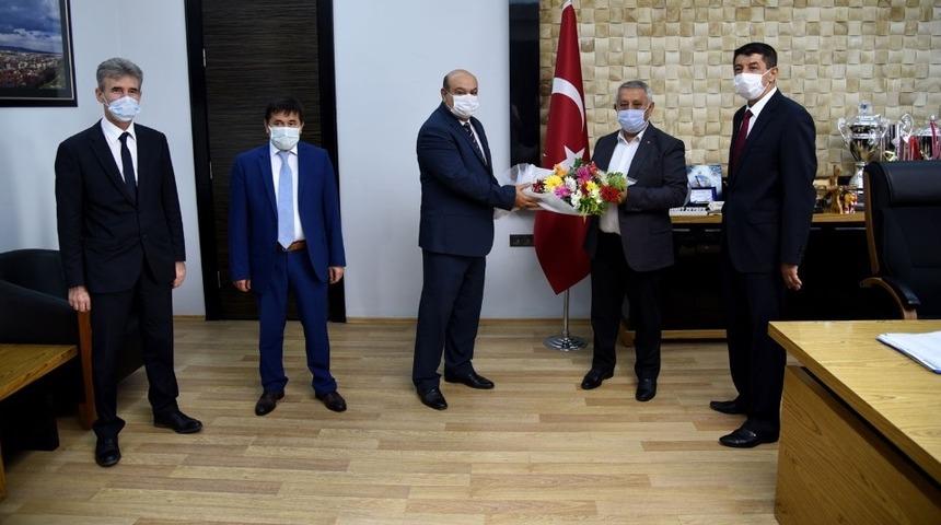 Başkan Zeybek: "Esnaflık k&uuml;lt&uuml;r&uuml;n&uuml;n devam etmesi i&ccedil;in desteğe hazırız"