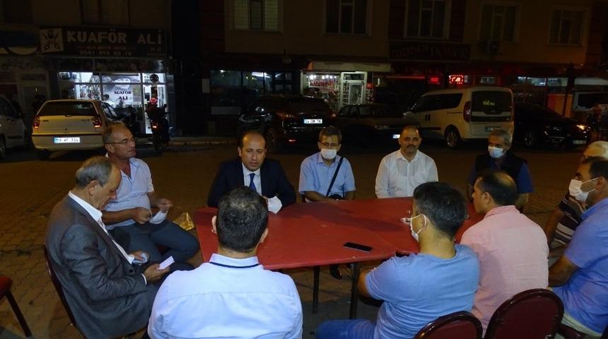 Üreticilerin sorunları açık havada toplantılarında dinleniyor