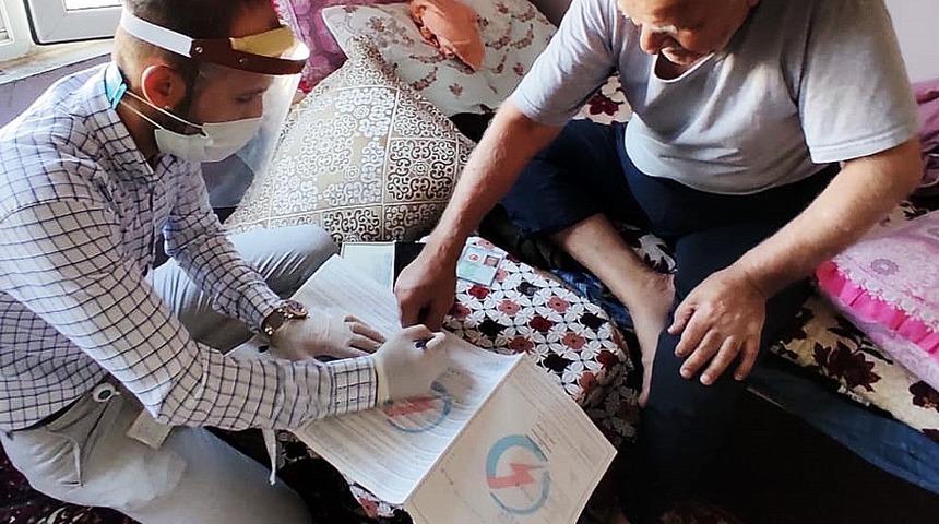 Dicle Elektrik’ten 79 yaşındaki vatandaşa evinde hizmet