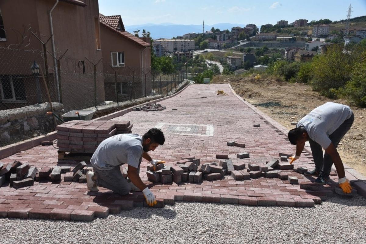 Kuru&ccedil;eşme Hatipk&ouml;y&rsquo;e yeni parke yol